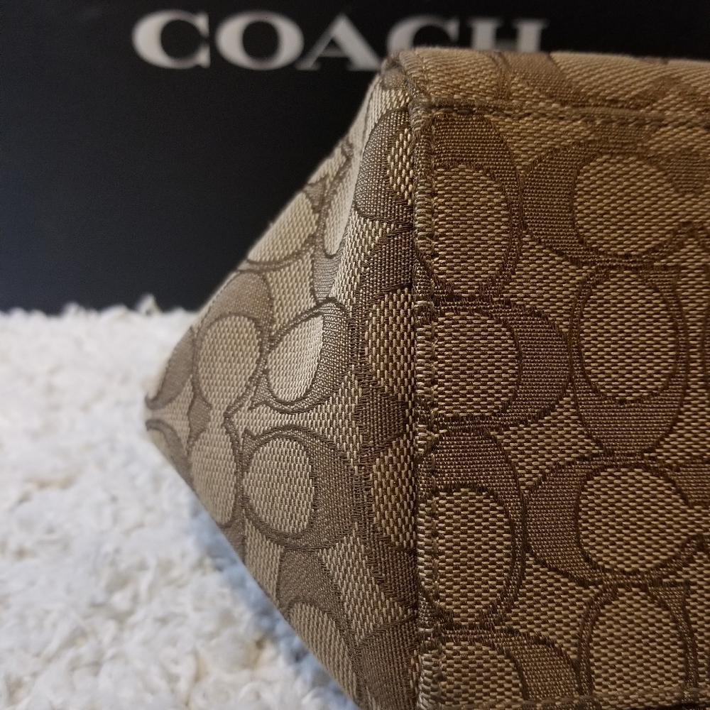 Coach Handbag - Picture 16 of 16